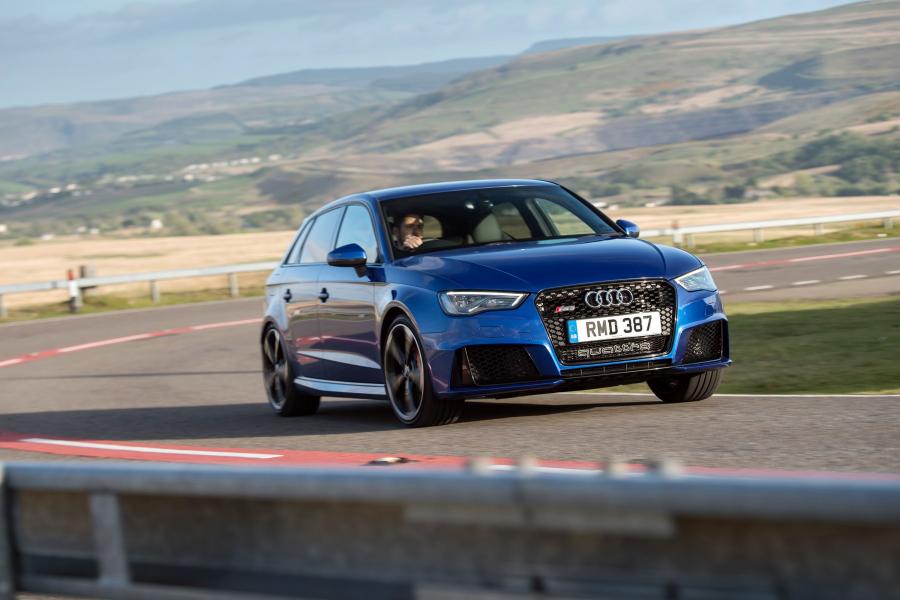  Audi RS3 Sportback (8V) 2015 года  (UK) (фото 22 из 30)